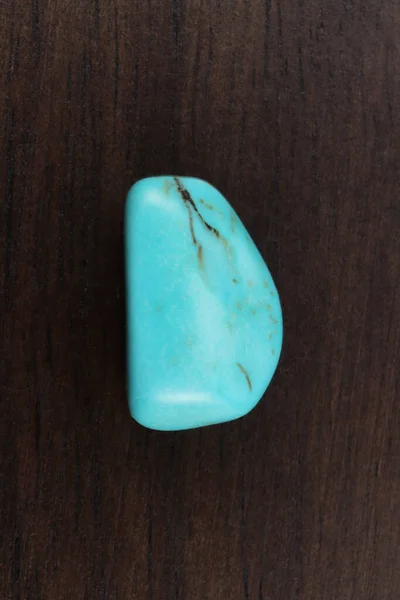 Turquoise Jewel Stone Texture Brown Varnished Wood Background Macro Closeup — Stock Photo, Image