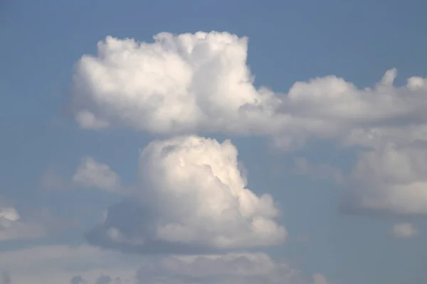 多云的天空积雨云斑纹的天空美丽的全景 — 图库照片