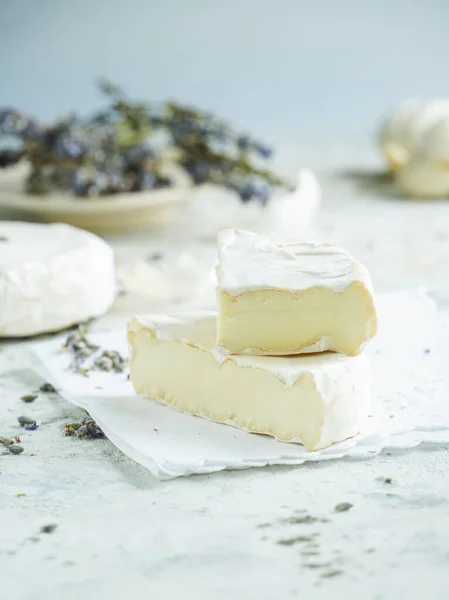 Camembert cheese on a background of garlic and lavender — Stock Photo, Image