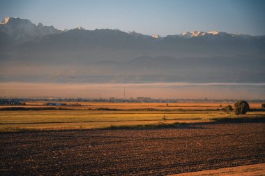 Slovakya 'da bir dağ manzarası üzerinde gün doğumu