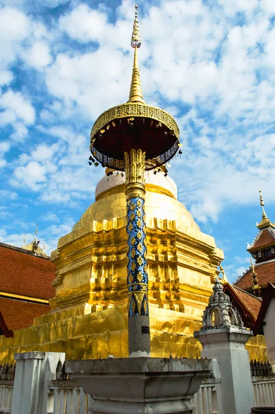 Wat Pongsanuk w Lampang, Tajlandia — Zdjęcie stockowe