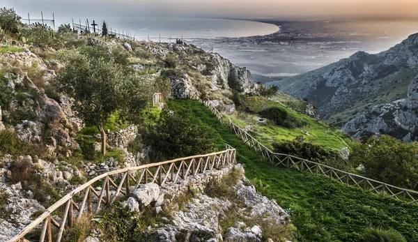 En vacker utsikt över Pulsano vägg - Gargano - Apulien — Stockfoto
