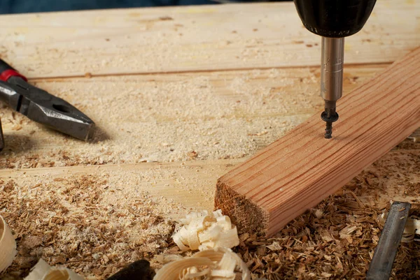 Herramientas de carpintería sobre fondo de mesa de madera. Vista superior. Copiar espacio — Foto de Stock