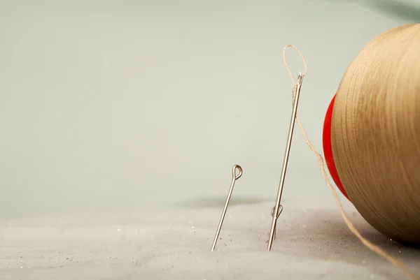 Detail of a needle with thread in the workroom tailor — Stock Photo, Image
