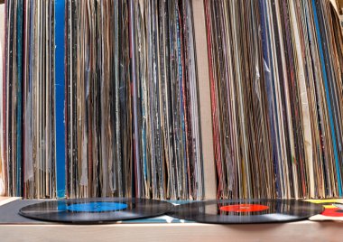 Müzik arka plan copy alanı kollu eski vinil kayıt lp's bir koleksiyon Retro tarz görüntü