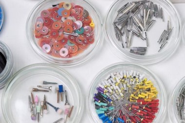 Dişçi aleti diş Kliniği. İşlem, diş değiştirme.