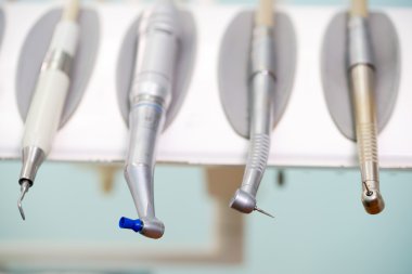 Dişçi aleti diş Kliniği. İşlem, diş değiştirme.