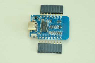 ESP8266 NodeMCU mikro denetleyici beyaz arkaplanda izole edildi