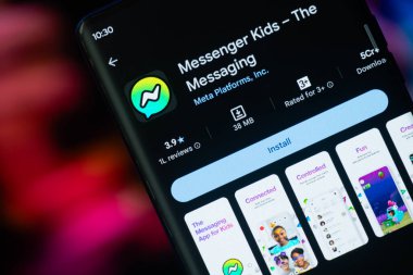 Dhaka, Bangladeş 26 Aralık 2025 Google Playstore 'dan ulak çocuk uygulaması akıllı telefon ekranında gösteriliyor.