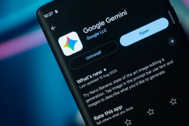 Dhaka, Bangladeş 26 Aralık 2025: Cep telefonu ekranındaki Google Gemini logosunu kapatın.