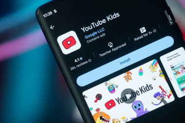 Dhaka, Bangladeş 26 Aralık 2025: YouTube TV logosu akıllı telefon ekranında gösteriliyor.