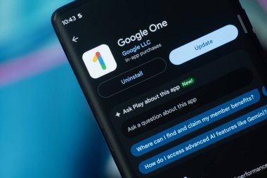 Dhaka, Bangladeş 26 Aralık 2025: Akıllı telefondan Google One uygulaması. Google 1, Google tarafından geliştirilen ve genişletilmiş bulut depolama hizmeti sunan bir abonelik hizmetidir..