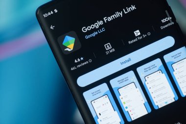 Dhaka, Bangladeş 26 Aralık 2025: Akıllı telefon veya tablet ekranında ebeveyn uygulaması için Google Aile Bağlantısı
