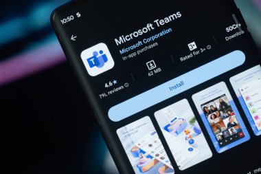 Dhaka, Bangladeş 26 Aralık 2025: Microsoft Ekiplerinin logosu cep telefonu ekranında gösteriliyor