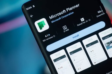 Dhaka, Bangladeş 26 Aralık 2025: Telefon ekranında Microsoft planlayıcı logosu.
