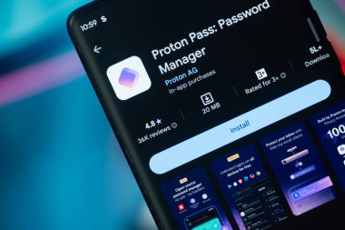 Dhaka, Bangladeş 07 Aralık 2025: Şifreleri yönetmek ve kişisel kimlik bilgilerini korumak için tasarlanmış Proton Geçidi uygulamasını gösteren bir akıllı telefona yakın plan