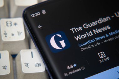 Dhaka, Bangladeş 07 Aralık 2025: The Guardian uygulamasını iPhone ana ekranında kapat