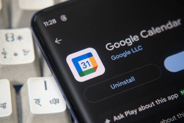 Dhaka, Bangladeş 26 Aralık 2025: Cep telefonu ekranında Google Takvim logosu görüntülendi