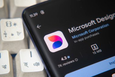 Dhaka, Bangladeş 26 Aralık 2025: Microsoft Tasarımcı Uygulama Dükkanı 'nda iPhone' da görüldü. Microsoft Designer, Microsoft tarafından sunumlar ve görsel içerik oluşturmak için kullanılan bir grafik tasarım aracıdır.