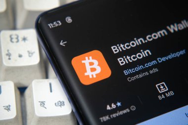 Dhaka, Bangladeş 22 Aralık 2025: Bitcoin.com web sitesi akıllı telefondan gösterildi