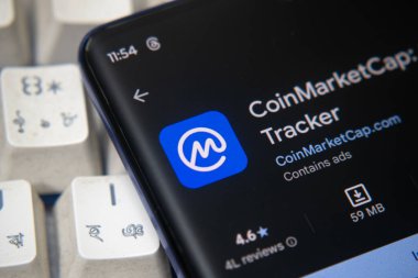 Dhaka, Bangladeş 26 Aralık 2025: Kripto para birimi ve bitcoin fiyatının izlenmesi için sikke piyasa kapsülü uygulaması