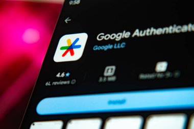 Dhaka, Bangladeş 26 Aralık 2025: Google Authenticator 'ün logosu akıllı telefon ekranında gösteriliyor.