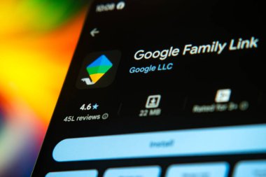Dhaka, Bangladeş 26 Aralık 2025: Akıllı telefon veya tablet ekranında ebeveyn uygulaması için Google Aile Bağlantısı