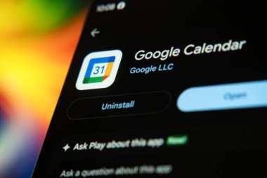 Dhaka, Bangladeş 26 Aralık 2025: Cep telefonu ekranında Google Takvim logosu görüntülendi