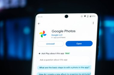 Dhaka, Bangladeş 26 Aralık 2025: Google Playstore 'daki Google fotoğraf uygulaması akıllı telefon ekranında gösteriliyor.