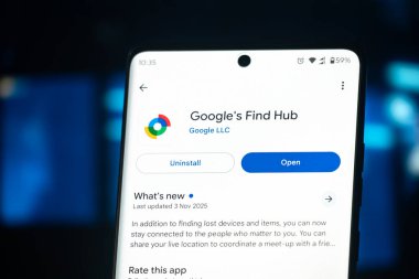 Dhaka, Bangladeş 26 Aralık 2025: Google 'ın akıllı telefondaki güncelleme seçeneğini gösteren Bul Hub uygulaması