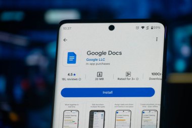 Dhaka, Bangladeş 26 Aralık 2025: Akıllı telefon ekranındaki Google Docs mobil uygulama sıralaması makro görünümü kapat