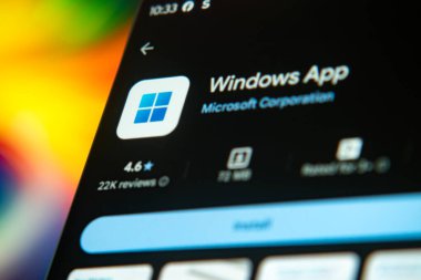 Dhaka, Bangladeş 07 Aralık 2025: Bu resimde, Microsoft Windows 10 logosu akıllı telefondan gösteriliyor.