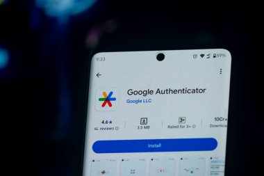 Dhaka, Bangladeş 26 Aralık 2025: Google Authenticator 'ün logosu akıllı telefon ekranında gösteriliyor.