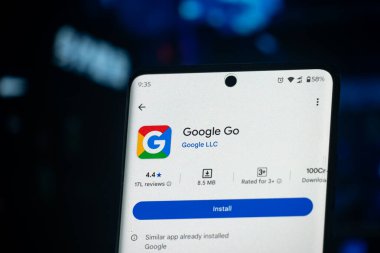 Dhaka, Bangladeş 26 Aralık 2025: Google Go uygulaması akıllı telefon ekranında gösteriliyor.
