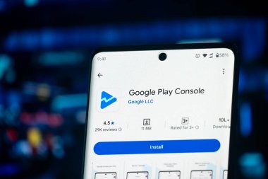 Dhaka, Bangladeş 26 Aralık 2025: Google Play Games uygulama logosu arka plan olarak dizüstü bilgisayarı olan bir tablet üzerinde Google Play Store