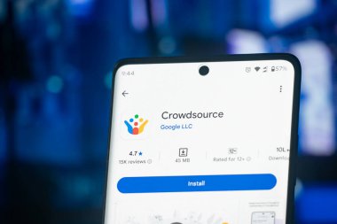 Dhaka, Bangladeş 26 Aralık 2025: Telefon ekranında Google Crowdsource logosu.