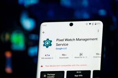 Dhaka, Bangladeş 07 Aralık 2025: Piksel Saat Yönetim Uygulamasının detaylarını gösteren bir akıllı telefon ekranı