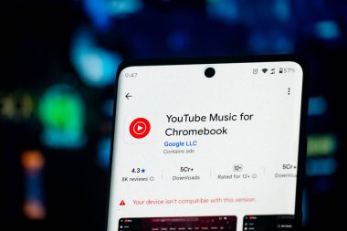 Dhaka, Bangladeş 26 Aralık 2025: Youtube Müzik Mobil Uygulaması akıllı telefon ekranında gösterildi
