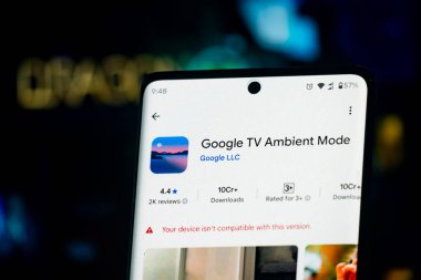 Dhaka, Bangladeş 26 Aralık 2025: Smartphone üzerinde TV ortam modu logosunu google 'la.