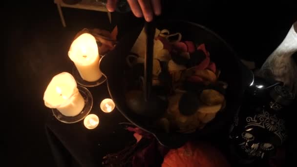 The wizard brews a potion from potato chips — Stock Video