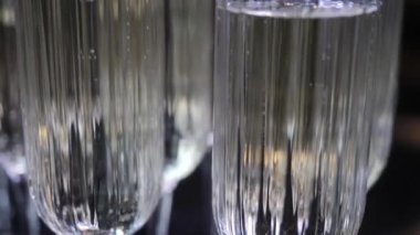 Şampanya köpükleri yakın planda..