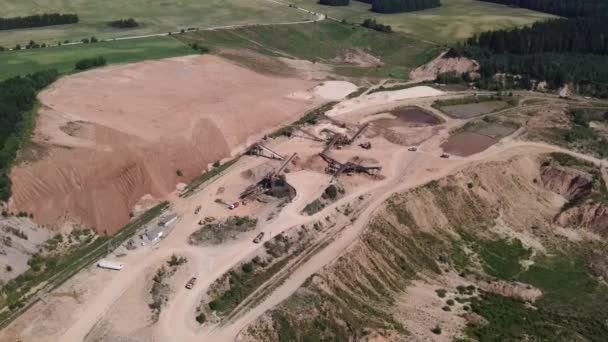 Vista panorâmica sobre uma pedreira de areia — Vídeo de Stock