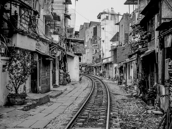 Ulicy przejście kolejowe w Hanoi, Wietnam Zdjęcia Stockowe bez tantiem