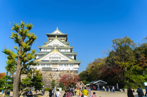 Osaka, japan - 30. november 2015: osaka castle .this castle is the one of the most famous defensive fortification in japan. — Stockfoto