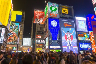 Osaka, Japonya - 29 Kasım 2015: Glico adam neon tabela Dotonbo