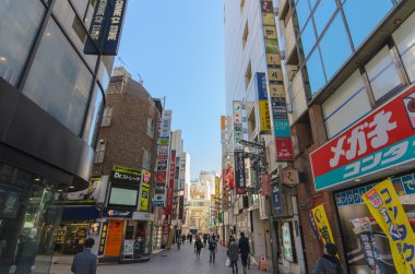 Tokyo, Japonya - 25 Ocak 2016: Shijuku İlçesi sabah