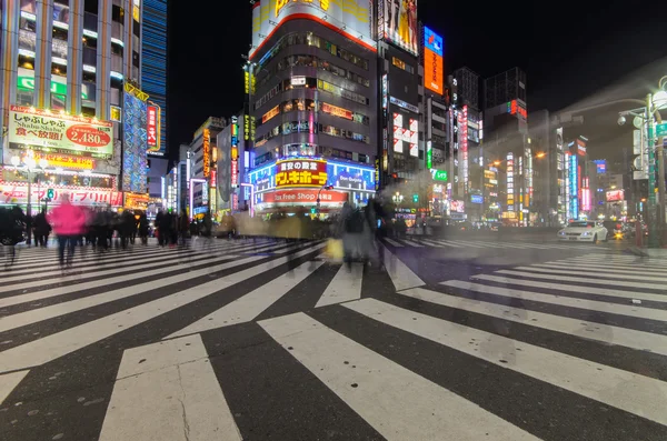 日本东京-2016 年 1 月 25 日 ︰ 街景视图的东京新宿的夜晚 — 图库照片
