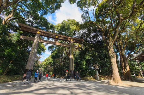 東京、日本 - 2016 年 1 月 26 日: 明治神宮代々木公園とアーチ。原宿東京 — ストック写真