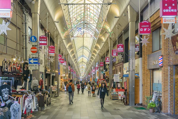 Kyoto, Japan - December 2, 2015: Teramachi dori Nishiki street i Kyoto, Japan. — Stockfoto