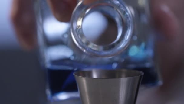 le processus de fabrication d'un cocktail